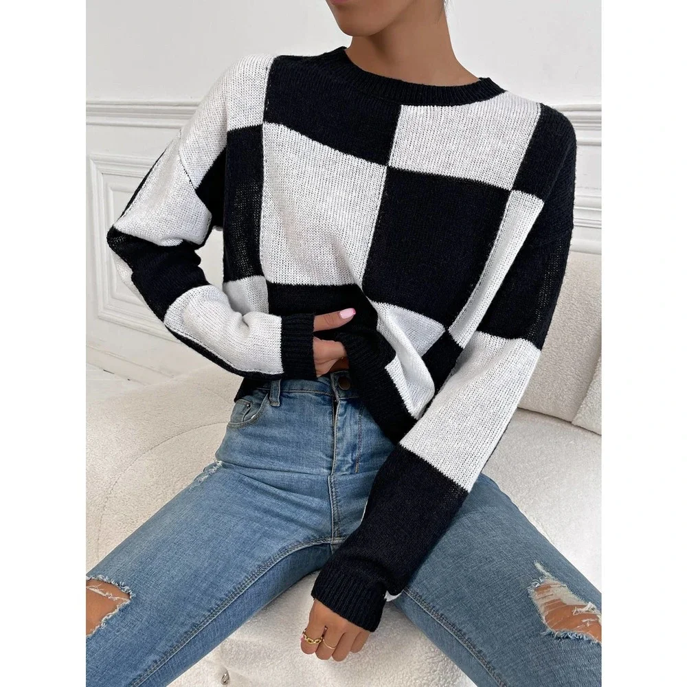 Checkered Pattern plaid black white knit Sweater - Picture 3 of 6